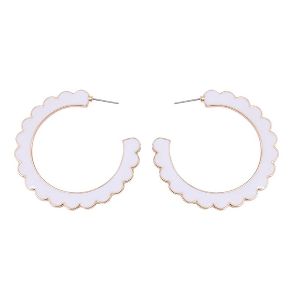 💐Desideria White Scalloped Hoop Earrings - Picture 3 of 8